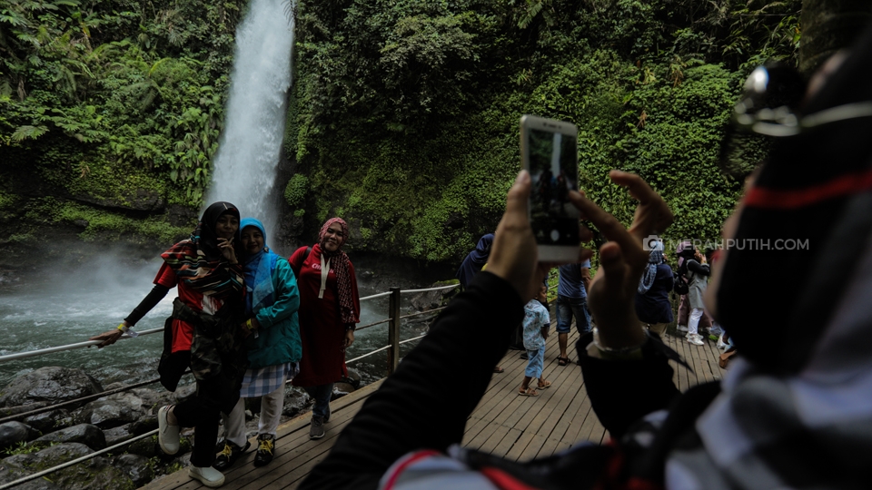 Menjajal Jembatan Gantung Terpanjang Se Asia Tenggara Di Situ Gunung