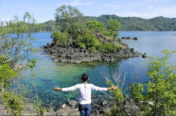 Indah Dan Unik Pantai Batu Angus Di Kota Bitung Merahputih