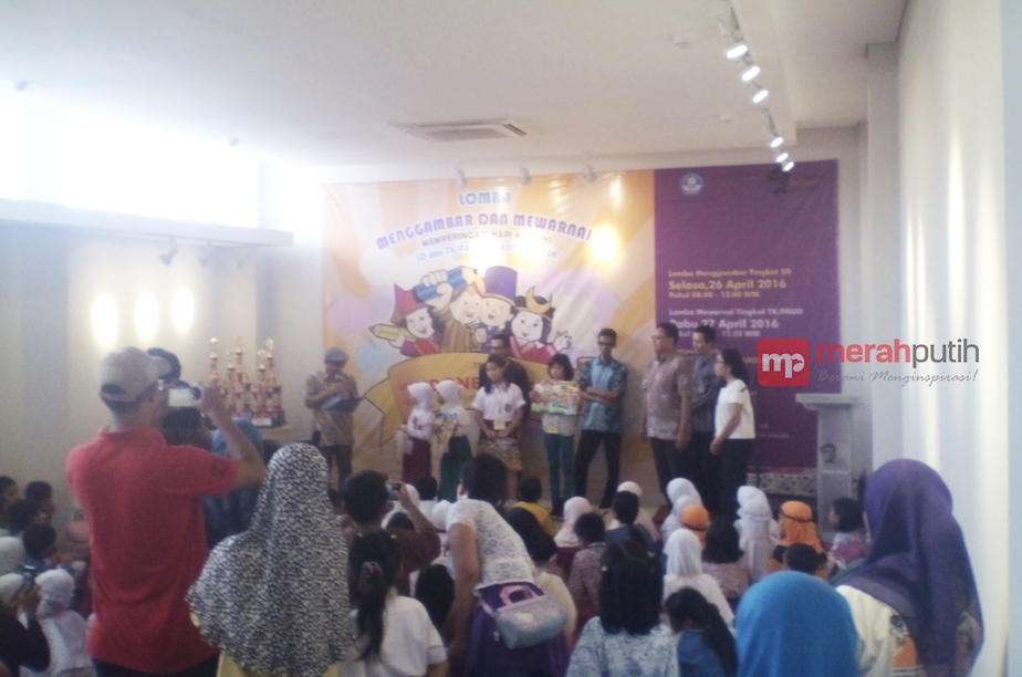 http://server6.merahpoetih.com/gallery/public/2016/04/26/kXJqoN9PY01461662229.jpg