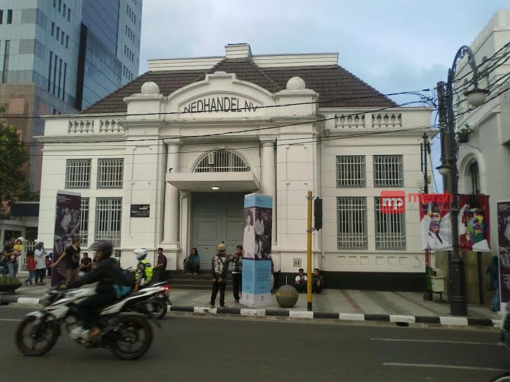 http://server10.merahpoetih.com/gallery/public/2016/06/13/DrTplWG3jh1465783468.jpg