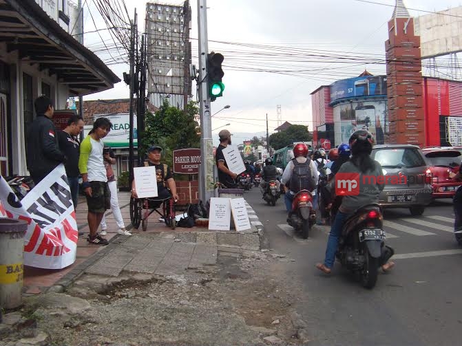 http://server8.merahpoetih.com/gallery/public/2016/06/13/rdDWVsHcax1465784258.jpg