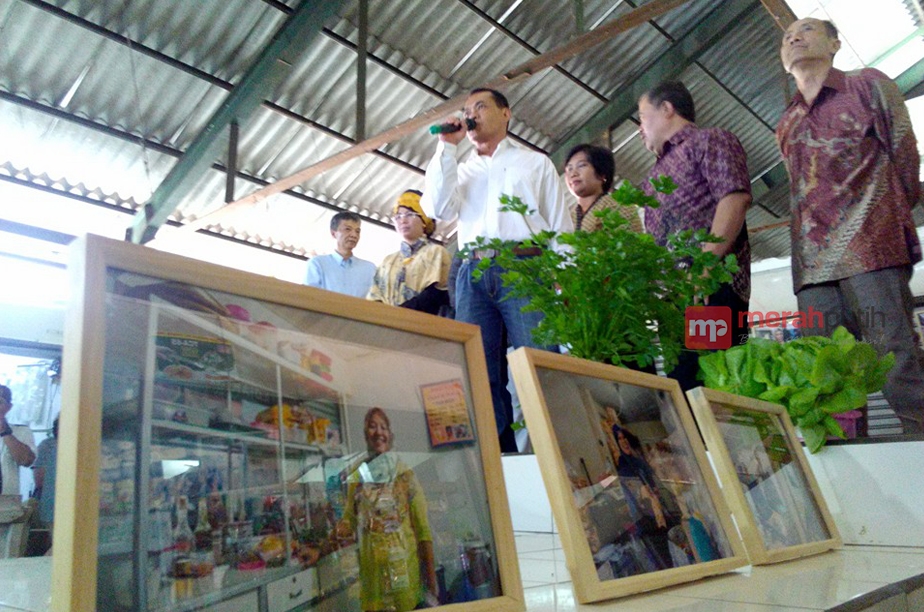 http://server8.merahpoetih.com/gallery/public/2016/06/17/Ok9xmTV5uz1466136296.jpg