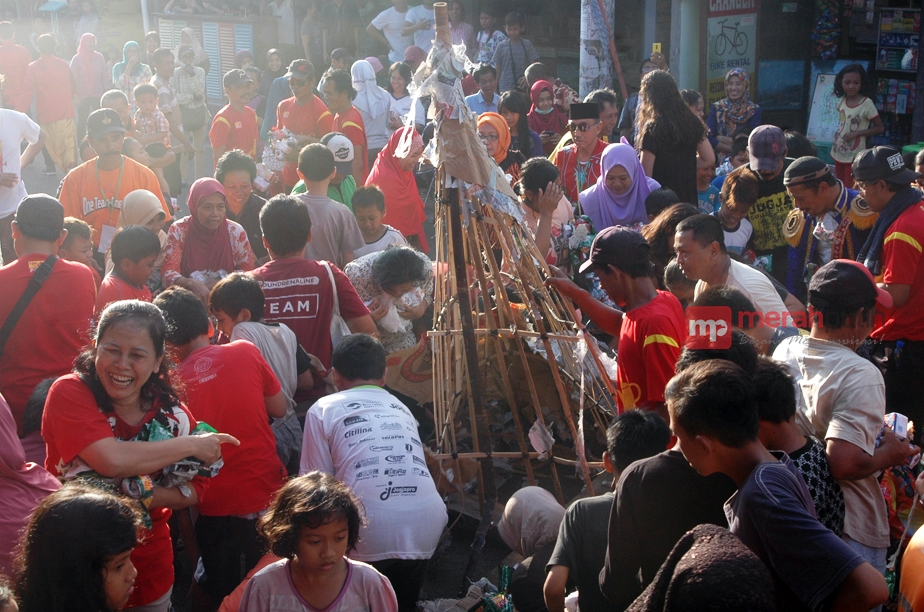 http://server5.merahpoetih.com/gallery/public/2016/07/25/3Y9SnvL5ps1469421847.jpg