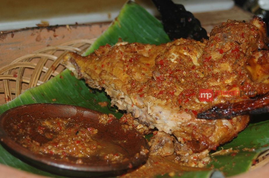 http://server8.merahpoetih.com/gallery/public/2016/10/03/Kk4enf9DE21475483472.JPG