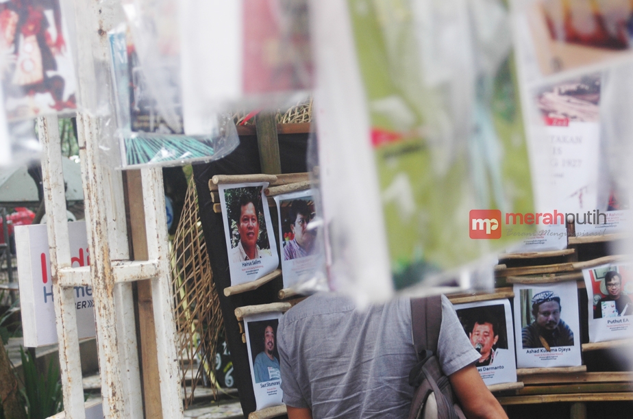http://server5.merahpoetih.com/gallery/public/2016/10/11/ZLv9bMk5Ey1476160094.JPG