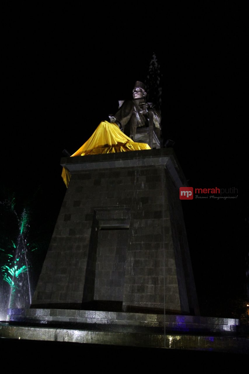  http://server7.merahpoetih.com/gallery/public/2016/10/28/m53sveJW4a1477628485.jpg