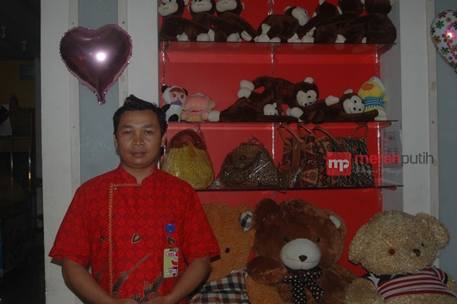 http://server8.merahpoetih.com/gallery/public/2016/11/06/odnHZCp7Gq1478390334.JPG