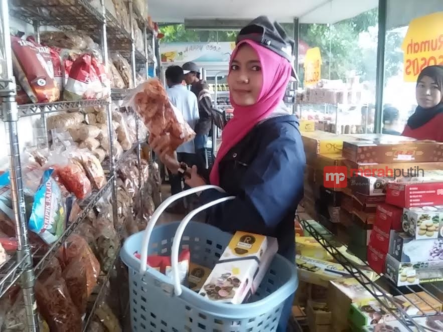 http://server6.merahpoetih.com/gallery/public/2016/11/20/Xoskbra3Qh1479625879.jpg