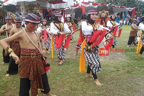 http://server6.merahpoetih.com/gallery/public/2016/11/30/WrqzwislFh1480486593.jpg