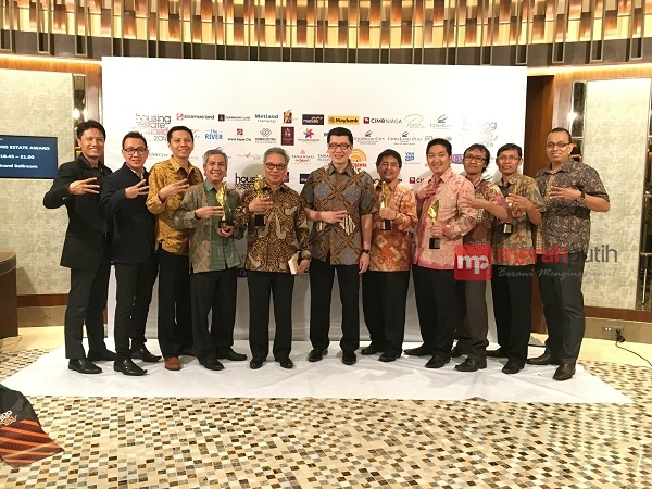 http://server8.merahpoetih.com/gallery/public/2016/12/18/oyt8TKEixH1482041390.JPG