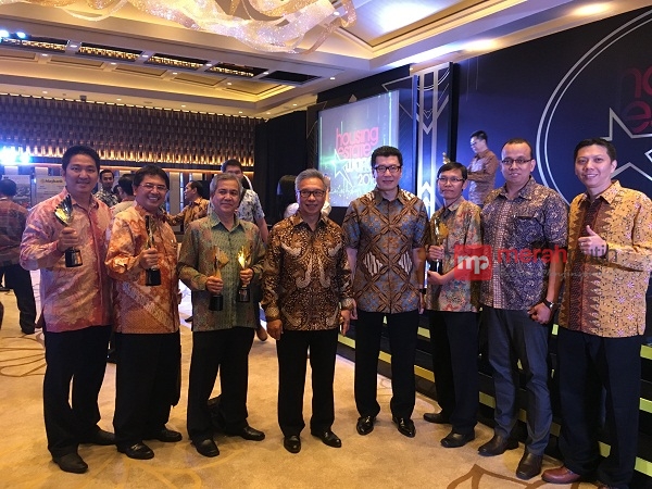 http://server6.merahpoetih.com/gallery/public/2016/12/18/xH1tNL76ge1482041390.JPG