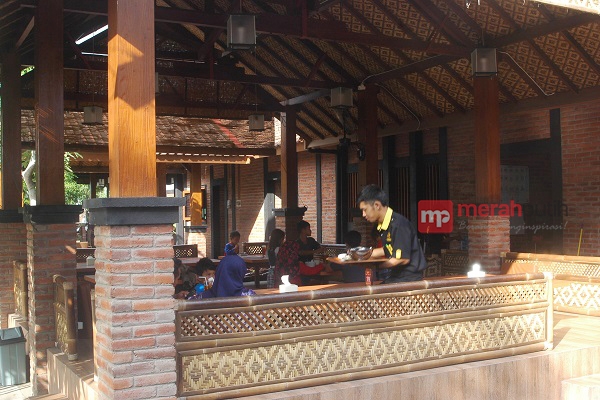 http://server2.merahpoetih.com/gallery/public/2016/12/19/WQ3CyAMVUS1482125699.JPG