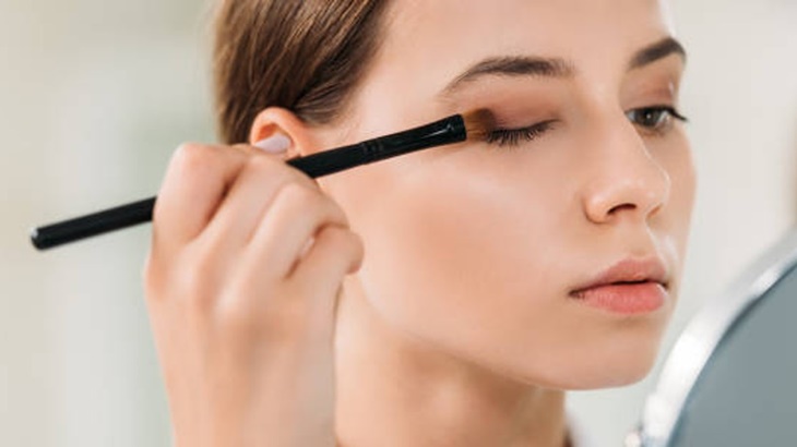 Makeup Cantik sesuai Bentuk Mata