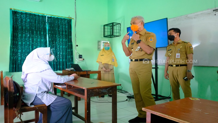 Cek Pembelajaran Tatap Muka di Solo, Ganjar Minta Waspadai Klaster Sekolah
