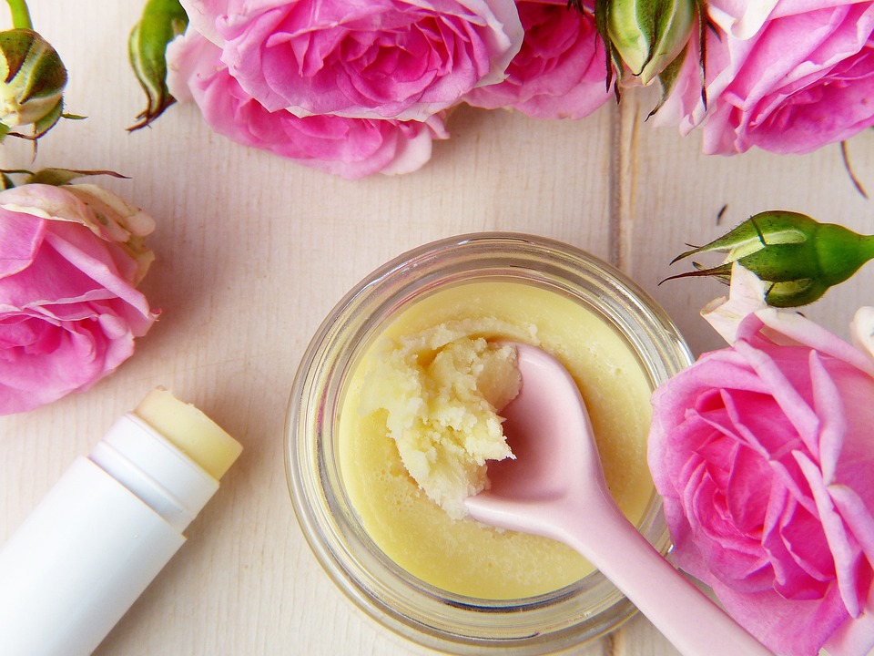Lip balm punya tanggal kedaluwarsa (Sumber: Pixabay/silviarita)