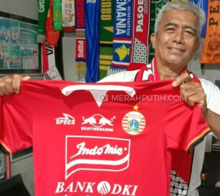 'Bepe' Hibahkan Jersey Persija ke Museum Titik Nol Pasoepati Solo