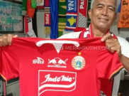 'Bepe' Hibahkan Jersey Persija ke Museum Titik Nol Pasoepati Solo