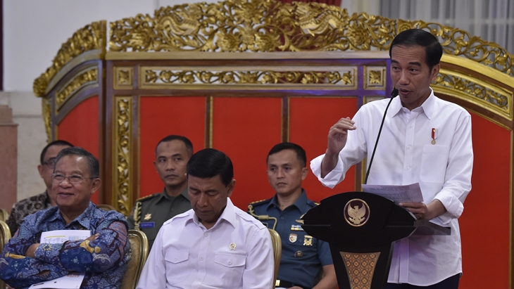 Presiden Jokowi Minta Menteri Kabinet Hati-hati Keluarkan Permen