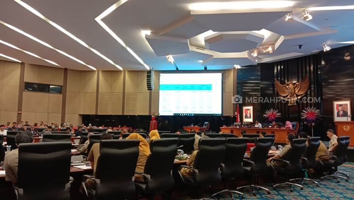 Rapat badan anggaran (banggar) kebijakan umum anggaran-prioritas plafon anggaran sementara (KUA-PPAS) DKI Jakarta, di Gedung DPRD, Selasa (26/11). (Foto: MP/Asropih)