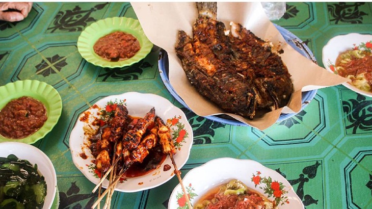 Ikan Bakar Pantai Nipah, Wajib Mampir kalau Berkunjung ke Lombok