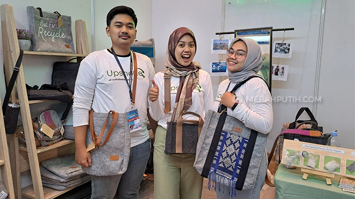 Upshecle Menyulap Sampah Plastik Jadi Barang Berguna