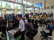 10 Perjalanan Kereta Api Berhenti di Stasiun Jatinegara, Minggu (17/8), Hindarkan Penumpang Terjebak Kemacetan Perayaan HUT Ke-80 RI