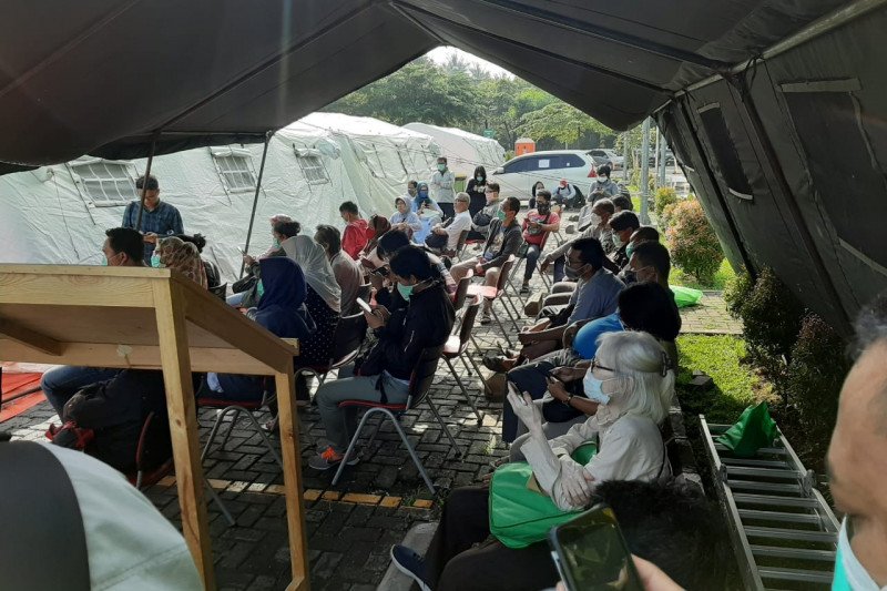 RSUD Pasar Minggu Gelar Rapid Test COVID-19, Warga Masih Antre Sejak Pagi
