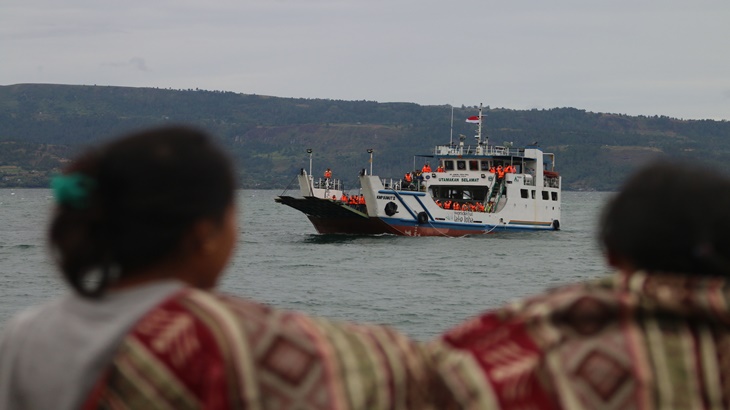 Tim Evakuasi KM Sinar Bangun di Danau Toba