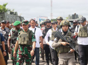 Menkeu dan Menhan Kunjungi Wilayah Rawan KKB di Papua Pakai Rompi Anti Peluru, Cek Perlengkapan Tempur Pasukan