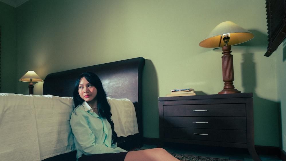 Alika Tampilkan Warna Baru Lewat “Fell 4 U”, Retro Pop Soul yang Hangat dan Groovy