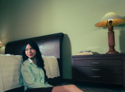 Alika Tampilkan Warna Baru Lewat “Fell 4 U”, Retro Pop Soul yang Hangat dan Groovy