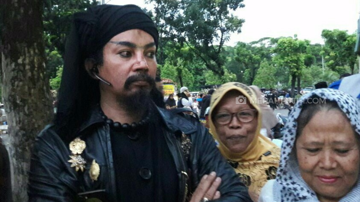 Limbad Hadiri Pesta Rakyat di Balai Kota