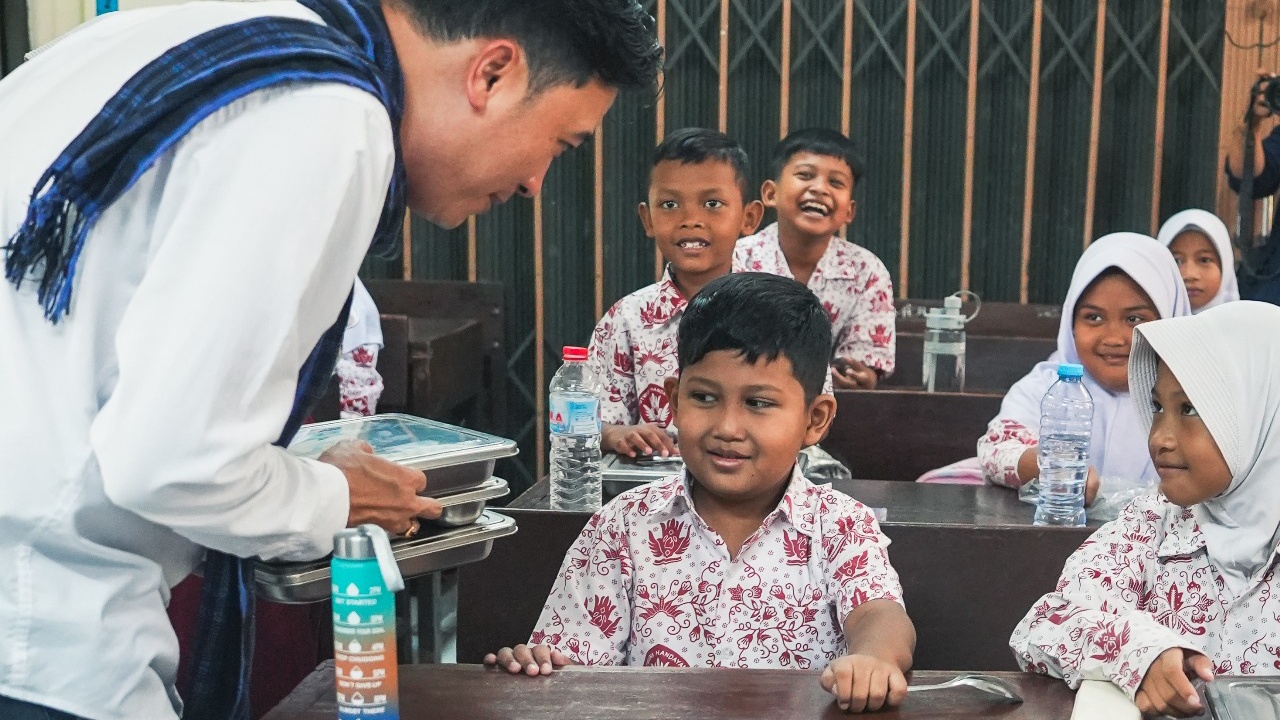 Pantau Makan Bergizi Gratis di SLB 5 Slipi, Kader PSI Minta Didistribusi Tepat Sasaran