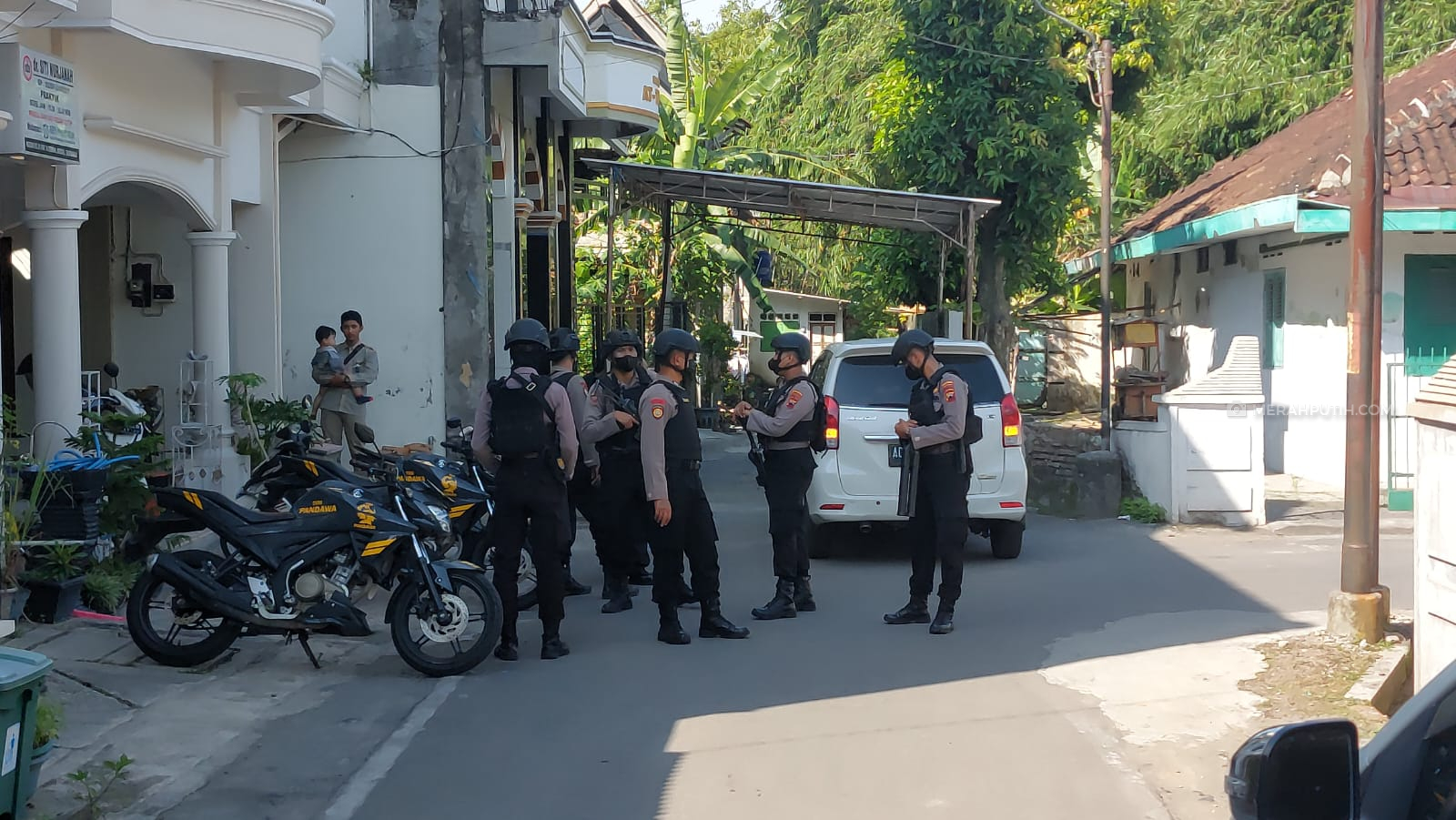 Densus 88 Temukan Buku Agama di Rumah Terduga Teroris Sukoharjo