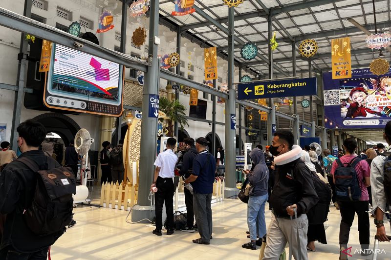 Hari Ini Stasiun Senen dan Gambir Berangkatkan 70 Kereta Api Mudik
