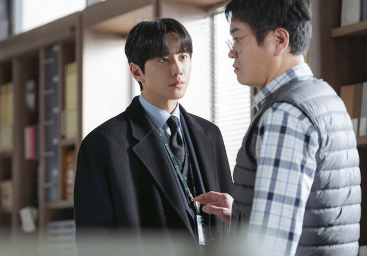 Lee Jun Young Siap Guncang JTBC Lewat 'Reborn Rookie', Jiwa CEO Nyasar ke Tubuh Anak Magang