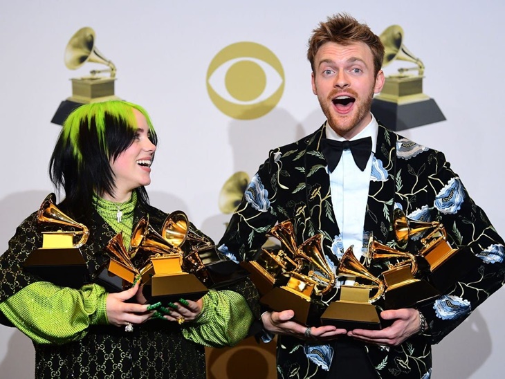 Terinspirasi Pandemi COVID-19, Kakak Billie Eilish Rilis Lagu Baru
