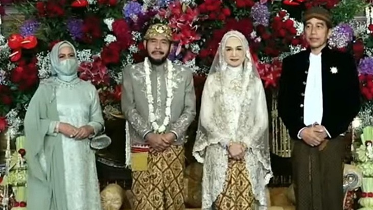 Nuansa Jawa Klasik di Resepsi Pernikahan Ketua MK dan Adik Jokowi