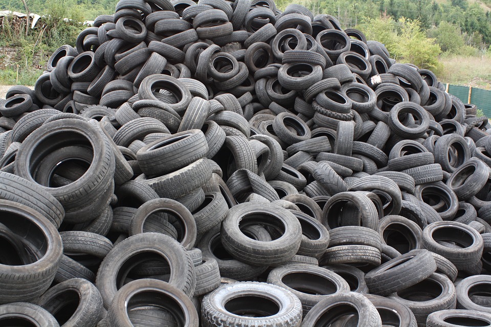 Salah satunya adalah pabrik ban (Sumber: Pixabay/recyclind)