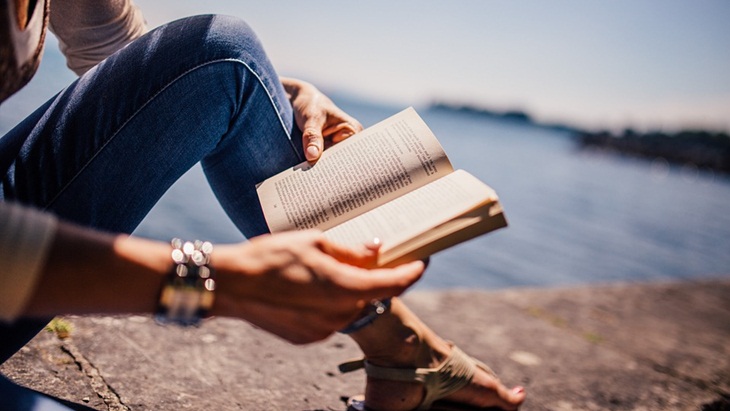 E-Book Memang Praktis, Tapi 3 Kelebihan ini Hanya Ada Pada Buku Cetak