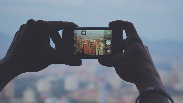 Senang Traveling? Ini Tips Mengambil Gambar Pakai Kamera Ponsel