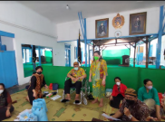 PB XIII Bagikan Bingkisan Lebaran pada 1.000 Abdi Dalem Keraton Surakarta