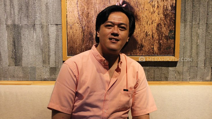 Dedy Darmawan Jadi Influencer Lewat Kartu Tarot