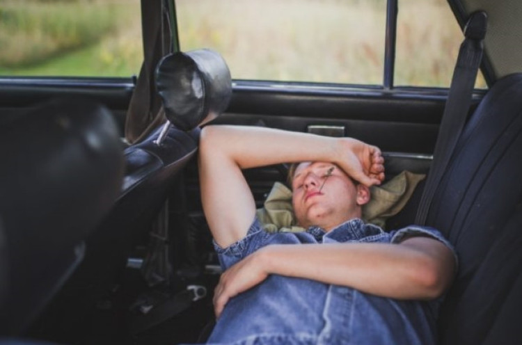 Tips Agar Tidur Pulas dan Tetap Aman di Mobil