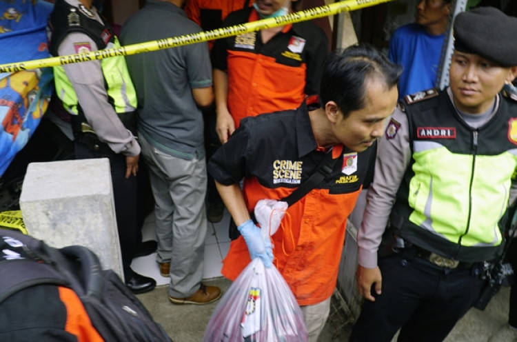 Polisi Gali Keterangan Ibu Terduga Pelaku Bom Kampung Melayu