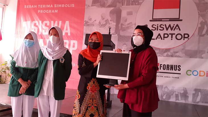 Dukung Pembentukan Tenaga Ahli Komputasi lewat Program Satu Laptop, Satu Siswa