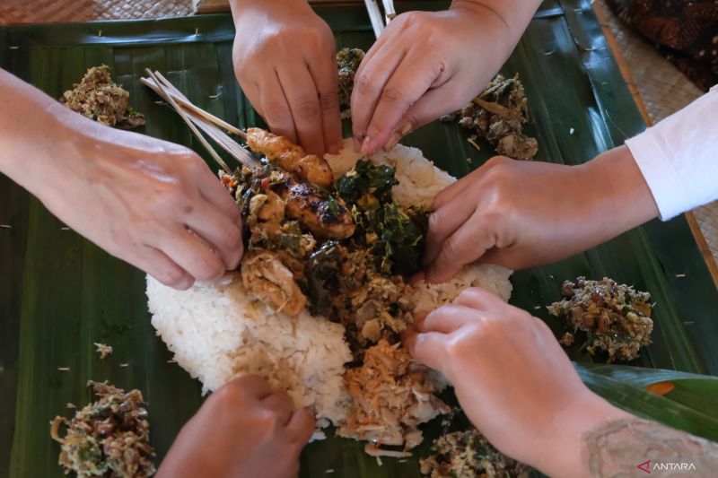 Anak Muda Indonesia Miliki Keunikan Saat Kulineran