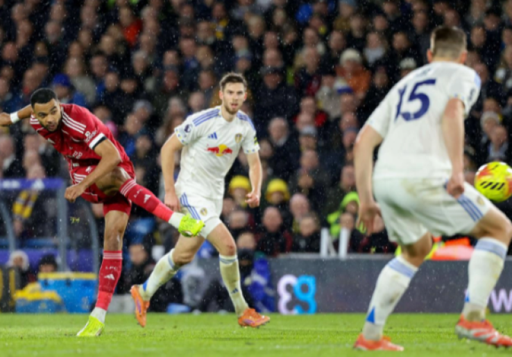 Hasil Leeds vs Liverpool: Pertarungan Sengit Klub Papan Tengah Penuh Dengan Kejutan Gol