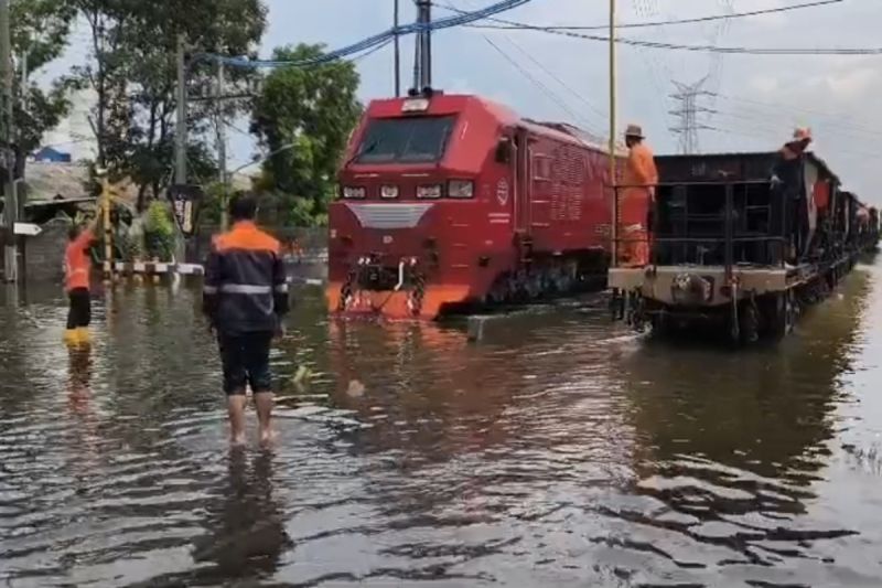 16 Jadwal Kereta Jawa Dibatalkan Akibat Banjir Semarang, KAI Minta Maaf