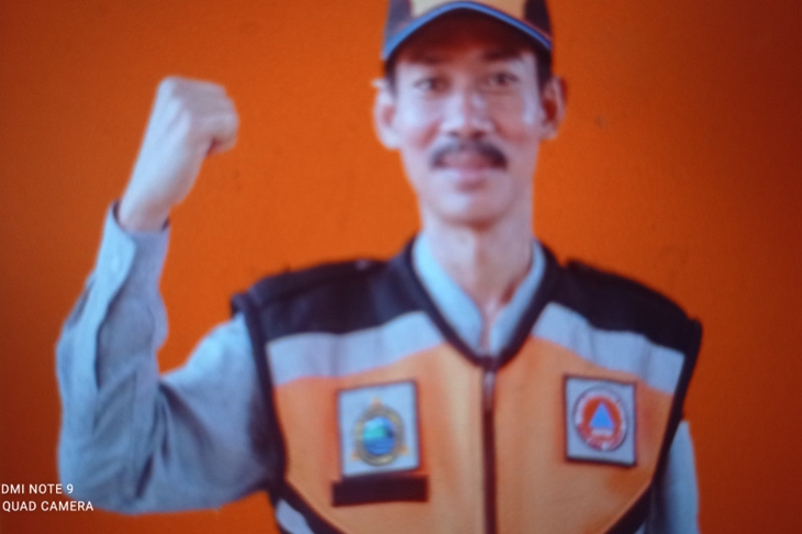 "Kami menyesalkan masih ada wisatawan yang berenang di sekitar selatan Lebak hingga terseret ombak," kata Kepala Pelaksana BPBD Banten Nana Suryana di Lebak, Selasa (24/8/2021).